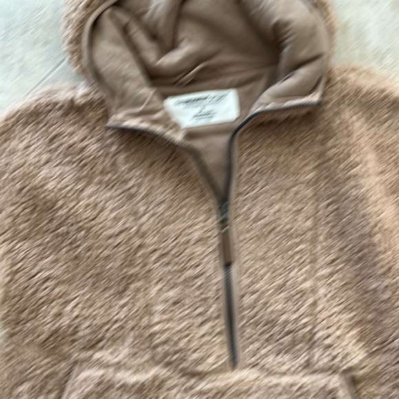 Sherpa Half Zip - Picture 2 of 3
